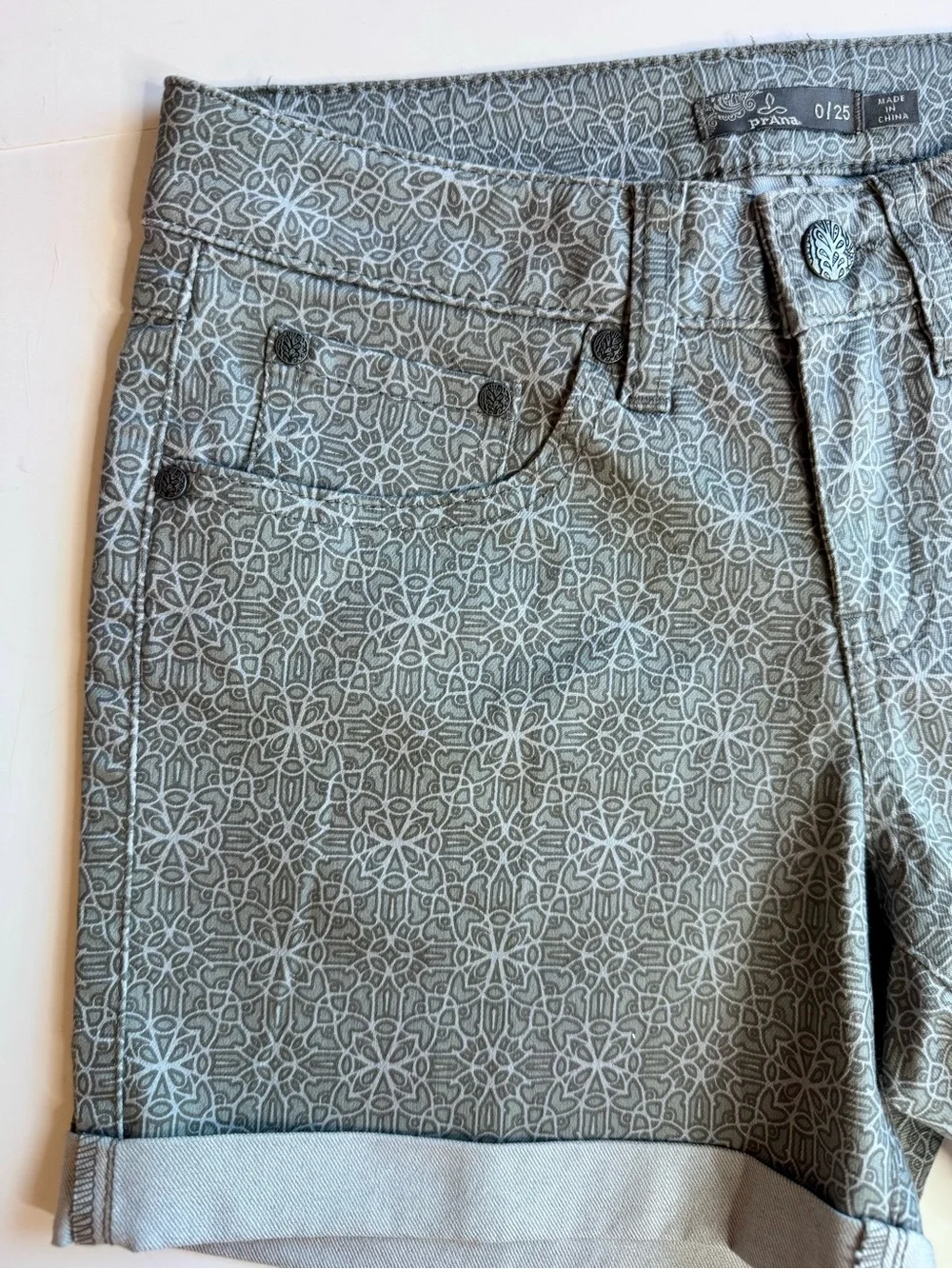 prAna Kara Cuffed Chino Silver Spain Organic Cotton Shorts Size 0